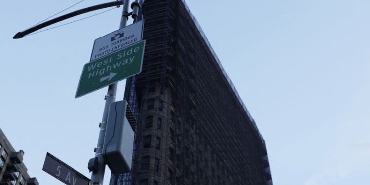 Analysis-Falling rates offers scant shelter from property storm
