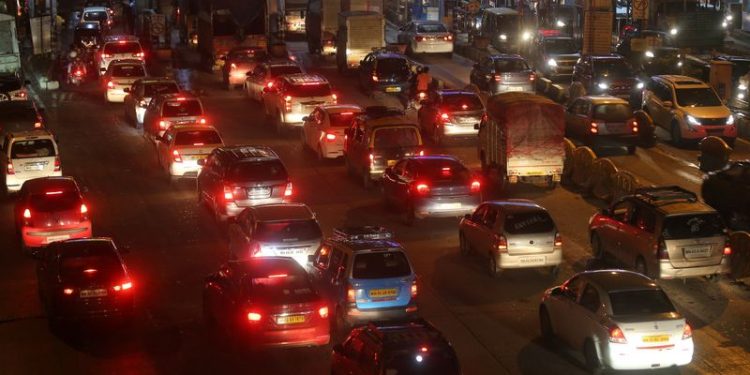 Indian car dealers worry about offering deeper discounts as sales slow