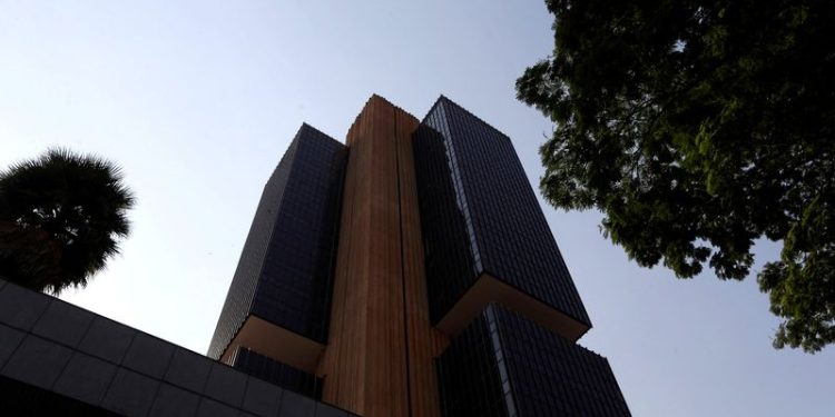 Brazil’s central bank sees stronger growth, higher FX since latest policy meeting