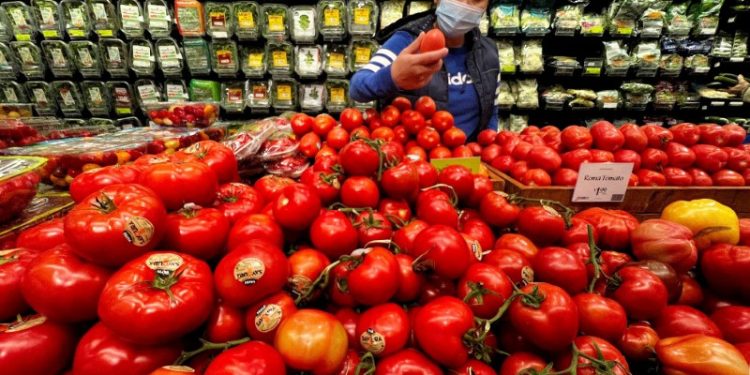 US producer prices rise slightly above expectations in August