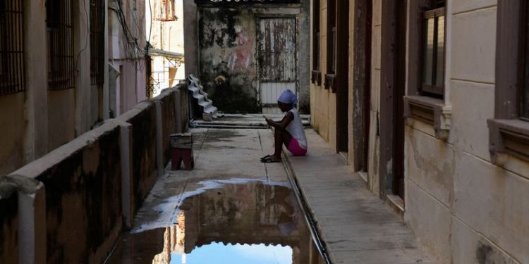 Hundreds of thousands in Cuba without water