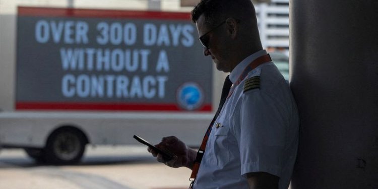Air Canada reaches last-minute agreement with pilots union, averting strike
