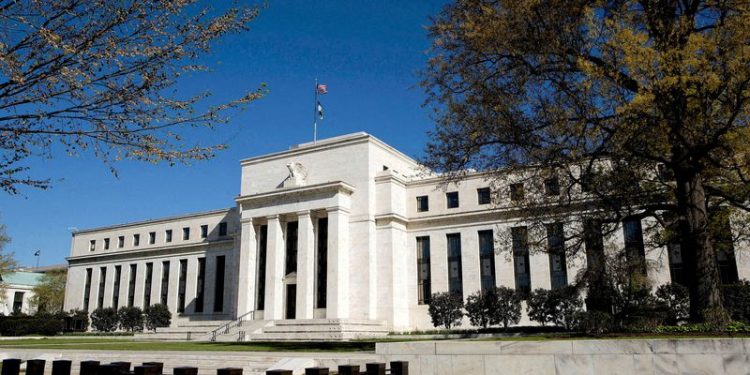 US bond funds draw inflows for a 16th straight week