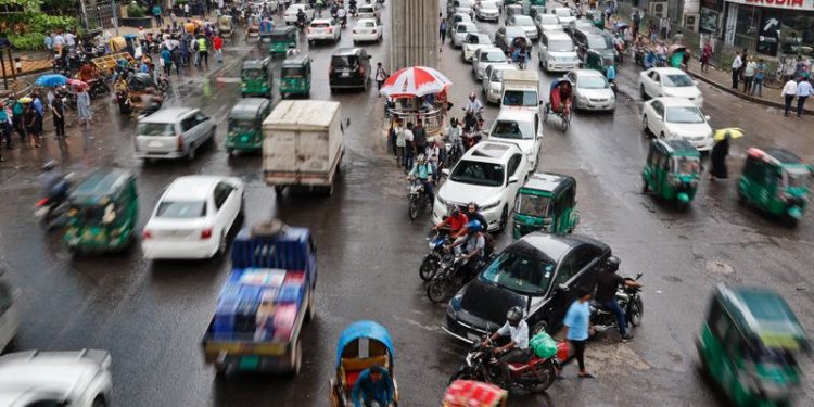 IMF sees gradual return to economic normalcy in Bangladesh