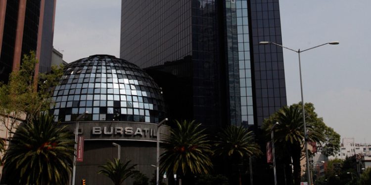 Mexico stocks higher at close of trade; S&P/BMV IPC up 0.44%