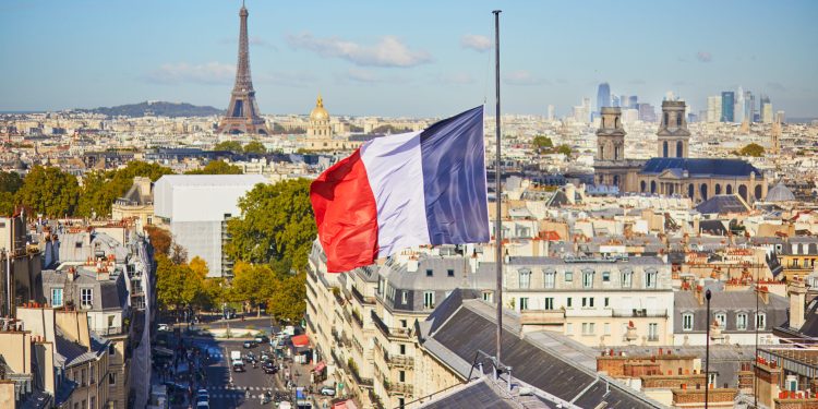 France to sell €300 billion in bonds for 2025 budget amid fiscal pressure and investor scrutiny