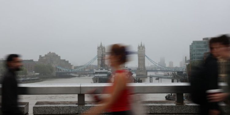 UK pay awards hold at 2-year low, IDR survey shows