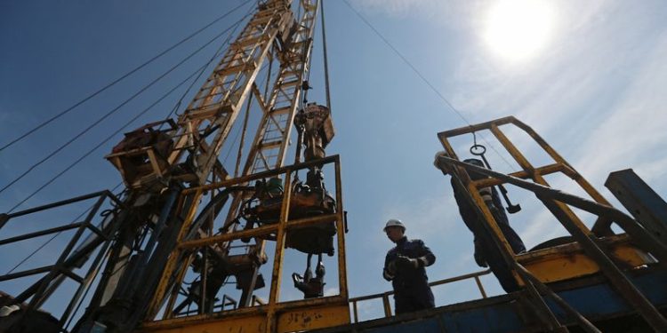 Morning Bid: Oil’s shadow over world markets darkens