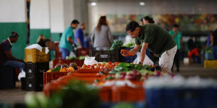 Brazil consumer prices seen higher in Sept as drought bites: Reuters poll