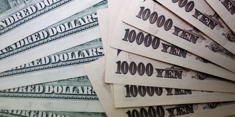 Yen struggles before BOJ decision; dollar stalls ahead of jobs data