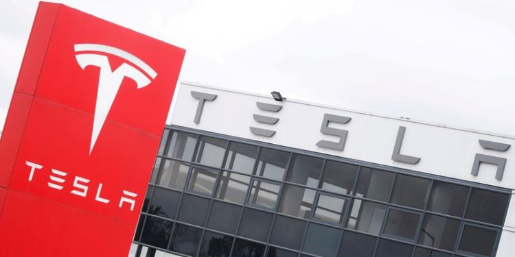 China EV stocks rise with Tesla Q3 earnings in focus