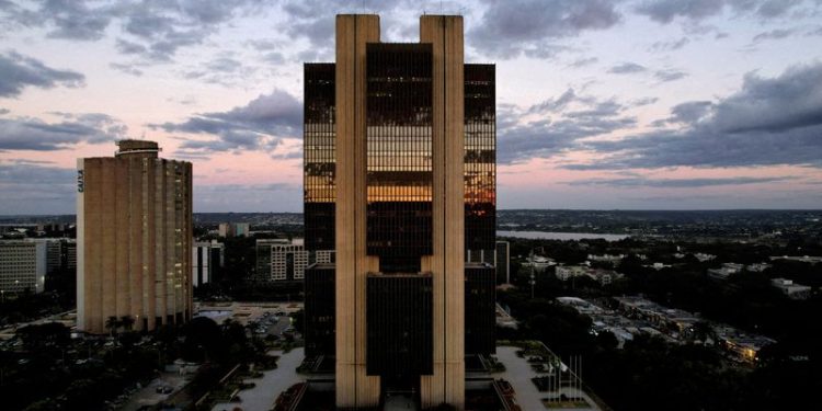 Brazil central bank warns of extended rate-hike cycle if inflation expectations worsen