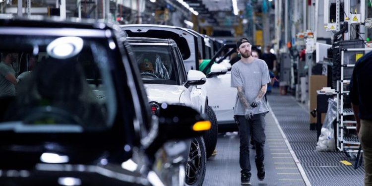 EV companies, battery makers urge Trump not to kill vehicle tax credits