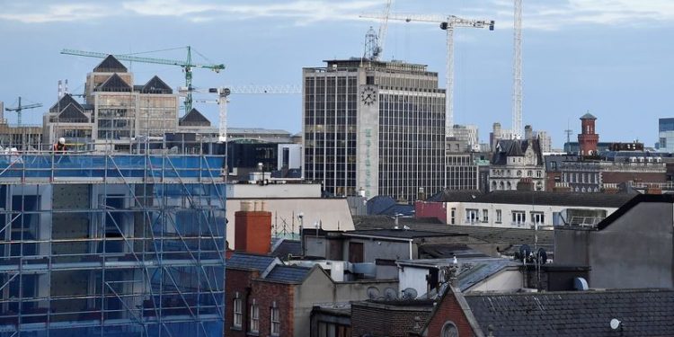 S&P revises Ireland’s outlook on Apple back-tax boost; Fitch affirms ratings