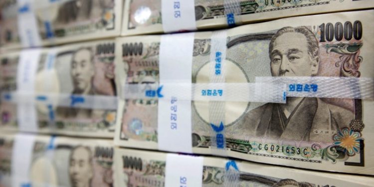 Asian FX steady after Trump’s tariff pledge; dollar muted before key US data