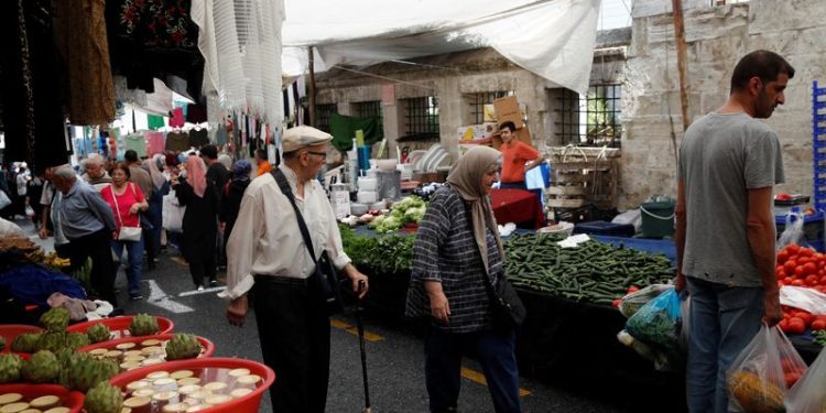 Turkish cenbank sees high food prices hitting November inflation