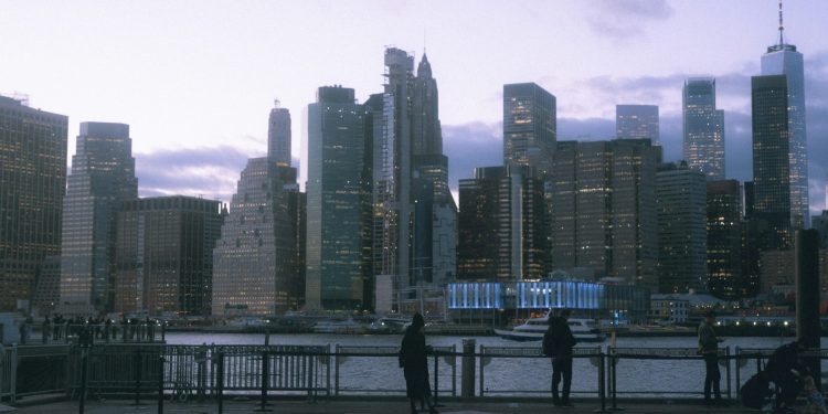 Survey reveals $270K salary seen as key to financial success in the US, but many fall short