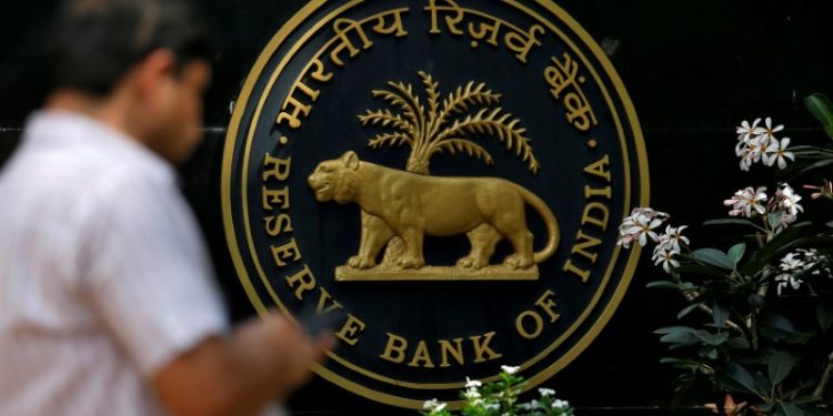 RBI holds benchmark rate, cuts cash reserve ratio as economic growth cools