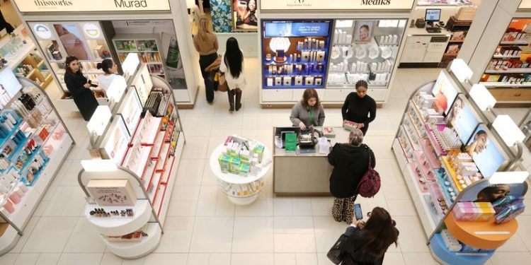 UK retail sales edge up by 0.2% in November