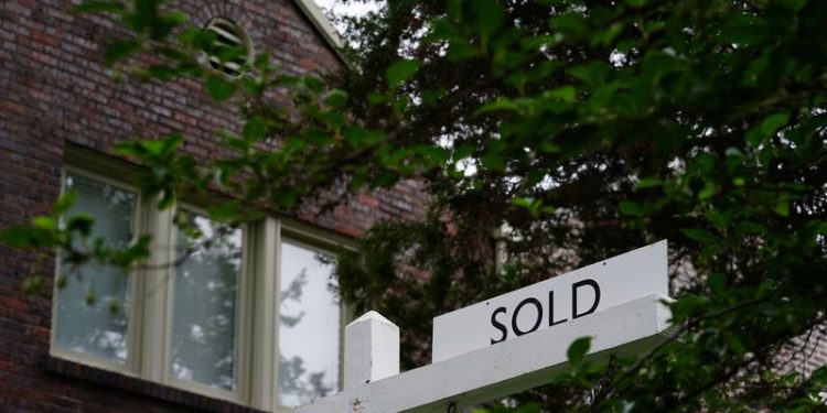 US new home sales rebound in November after hurricane drag