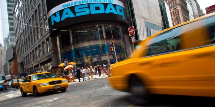 Intuitive Surgical posts Q4 beat, shares down on lowering profit margin guide