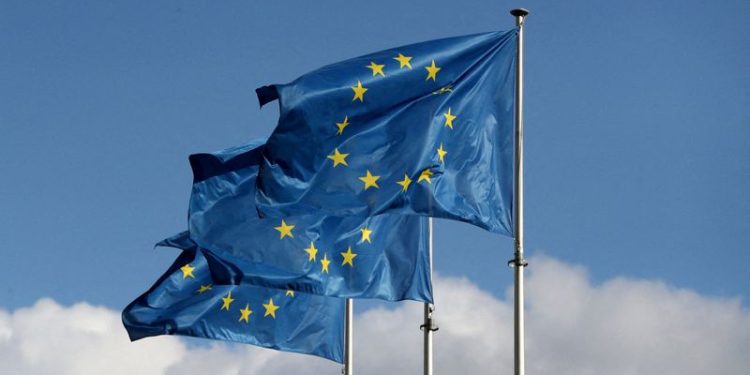 Six EU countries call for lowering of G7 price cap on Russian oil