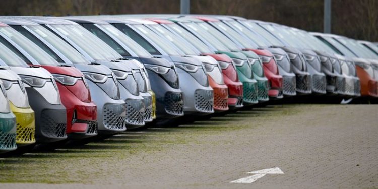 Analysis-Volkswagen seeks new era in Germany with old methods