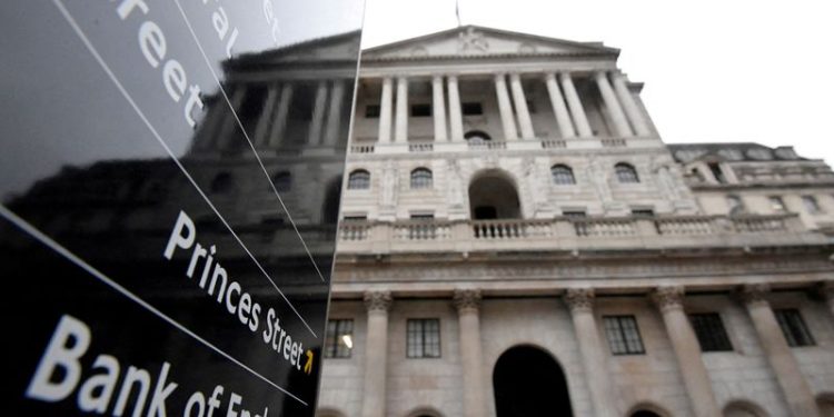 UK unemployment rate rises to 4.4%, BoE expected to cut rates